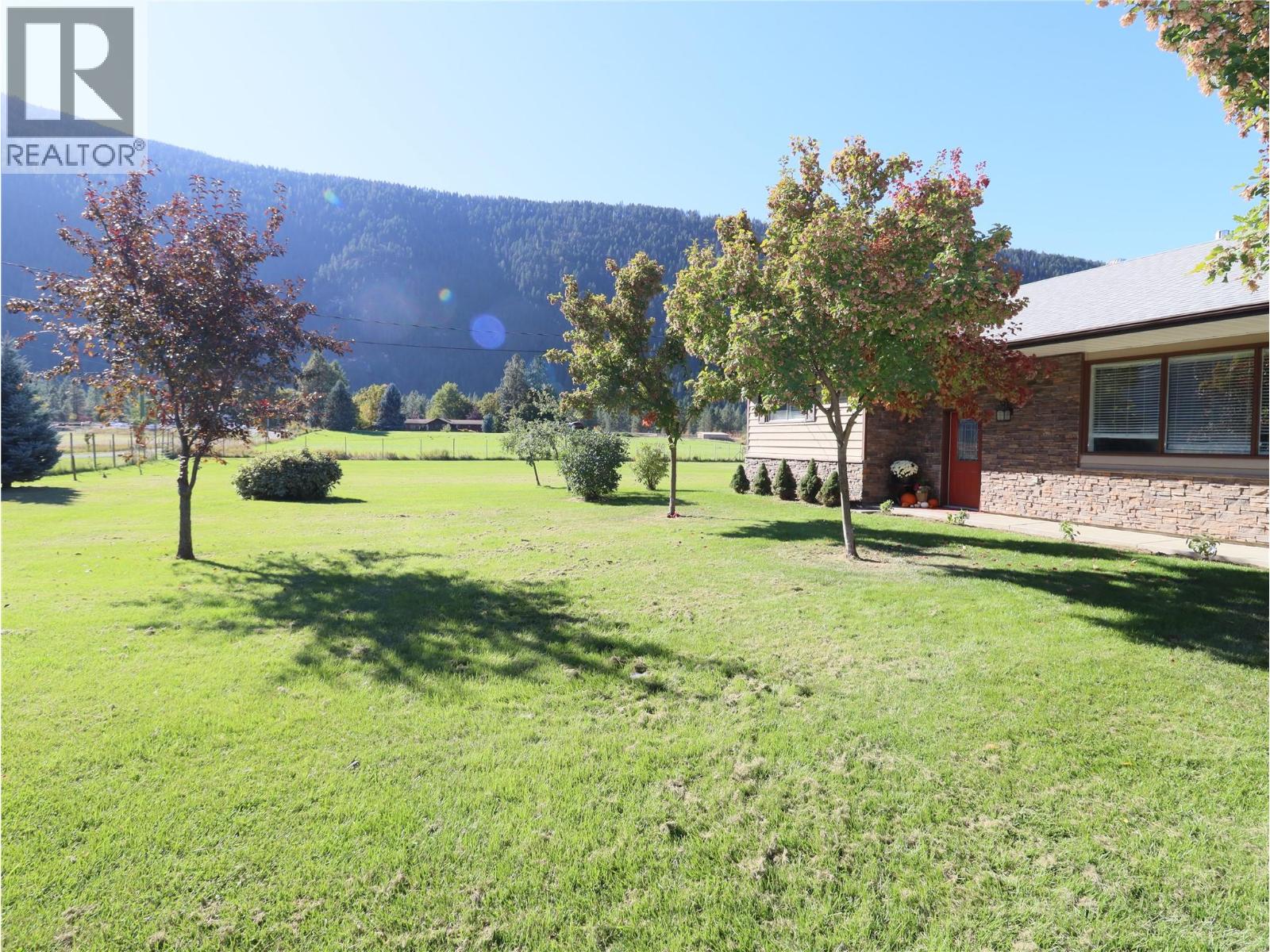 5015 SIMINOFF Road, Grand Forks