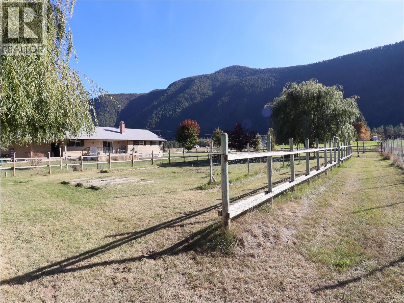 5015 SIMINOFF Road, Grand Forks