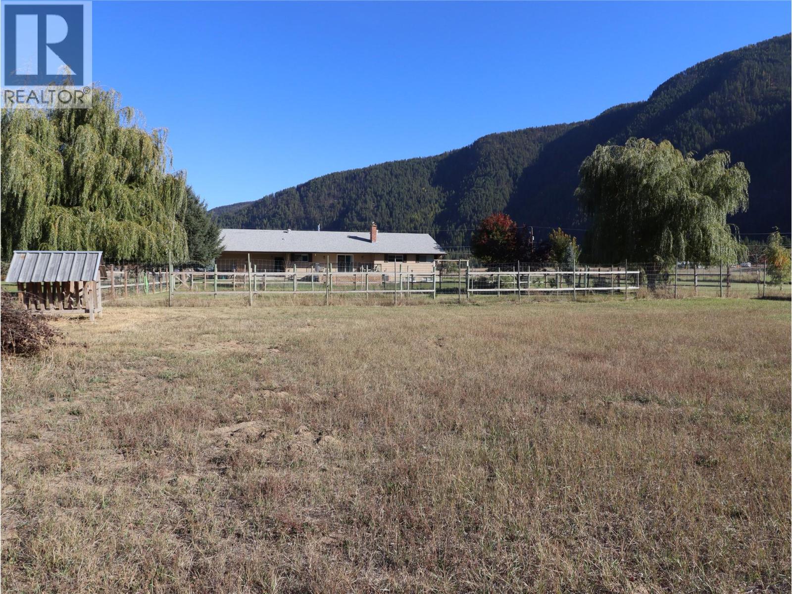 5015 SIMINOFF Road, Grand Forks