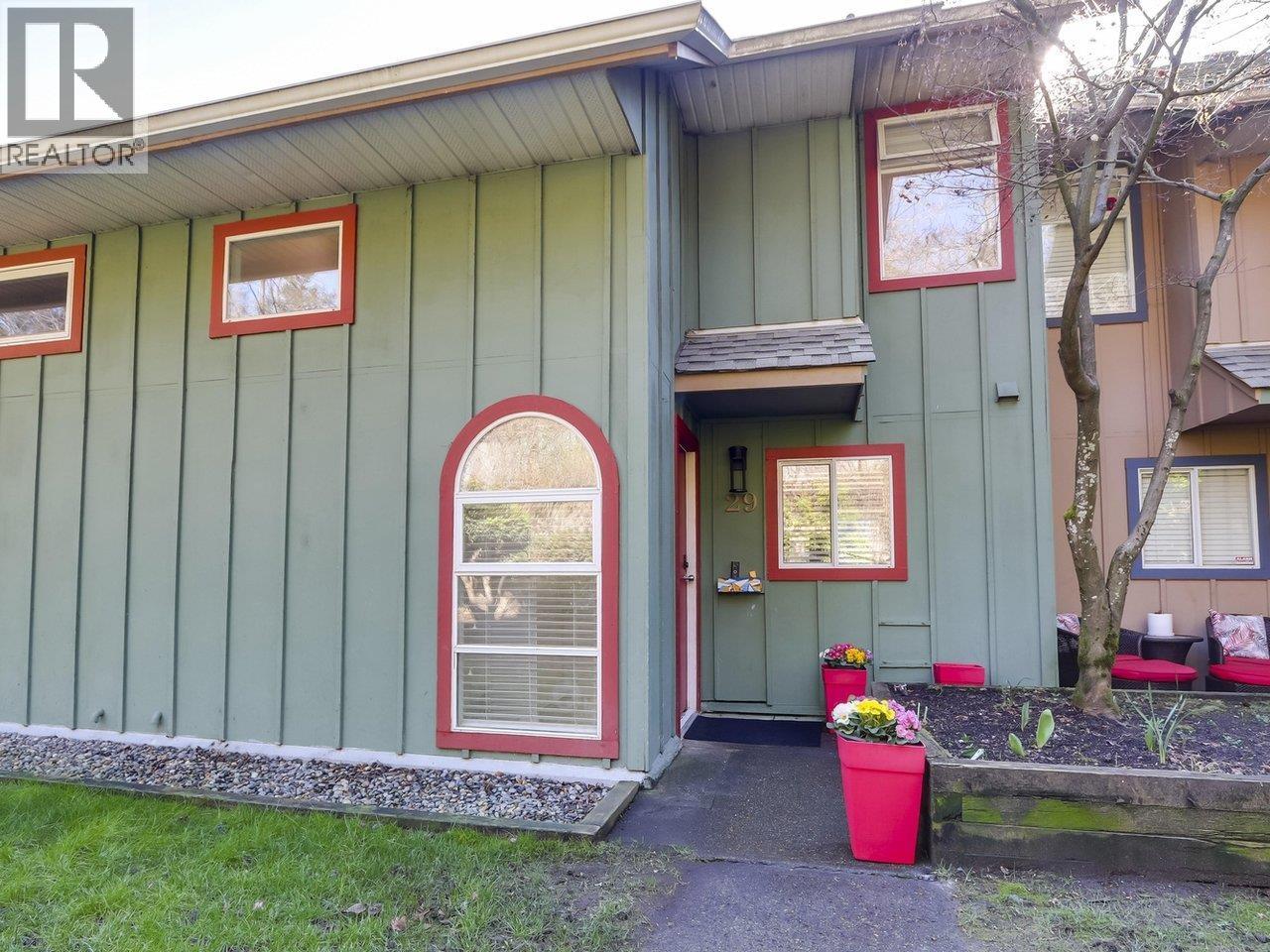 29 900 W 17TH STREET, North Vancouver