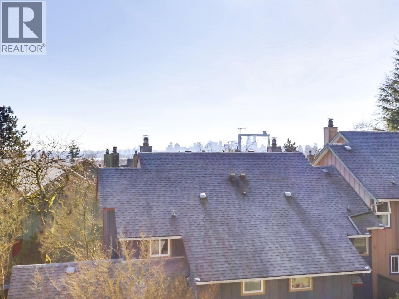 29 900 W 17TH STREET, North Vancouver