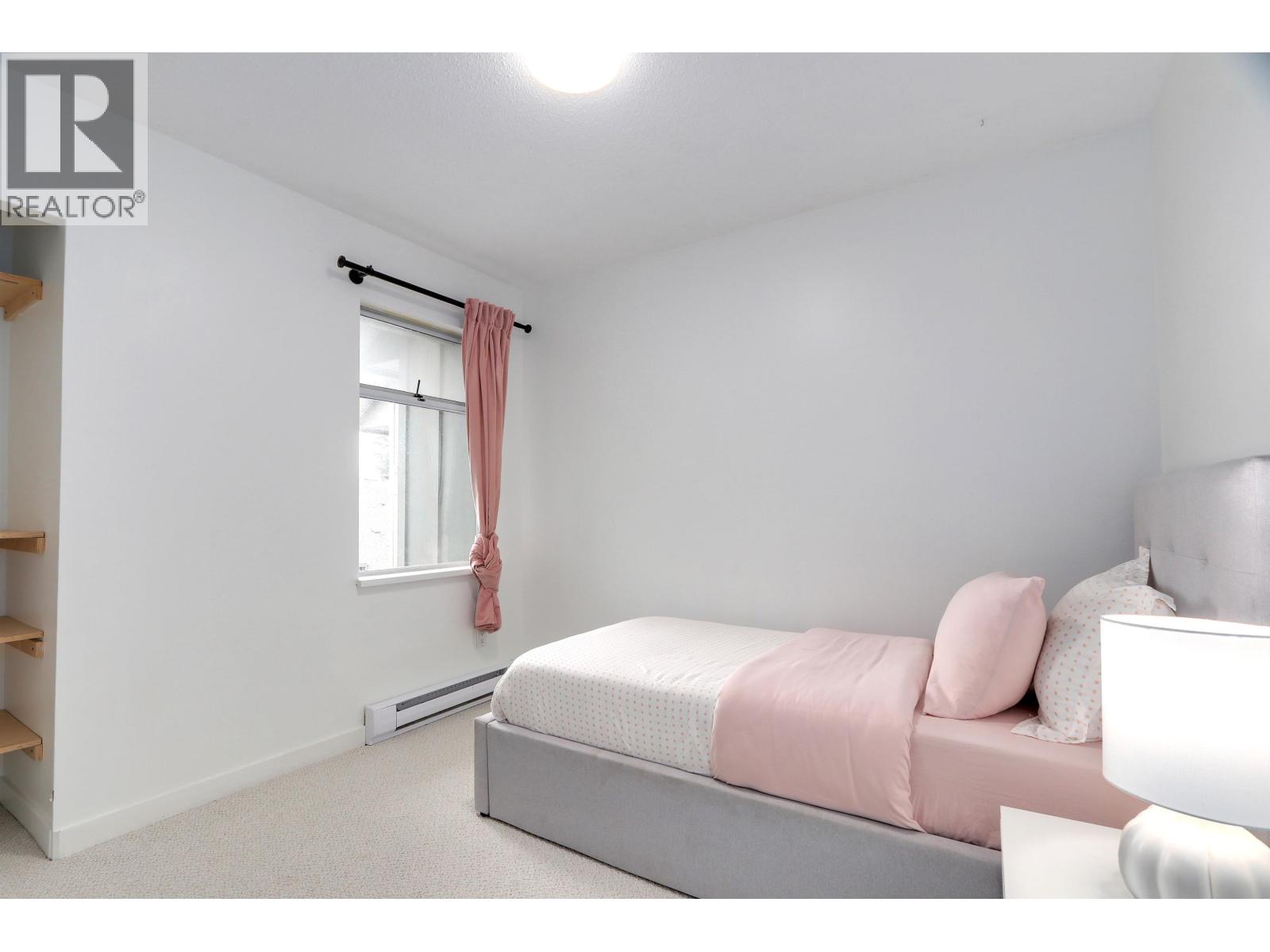 29 900 W 17TH STREET, North Vancouver