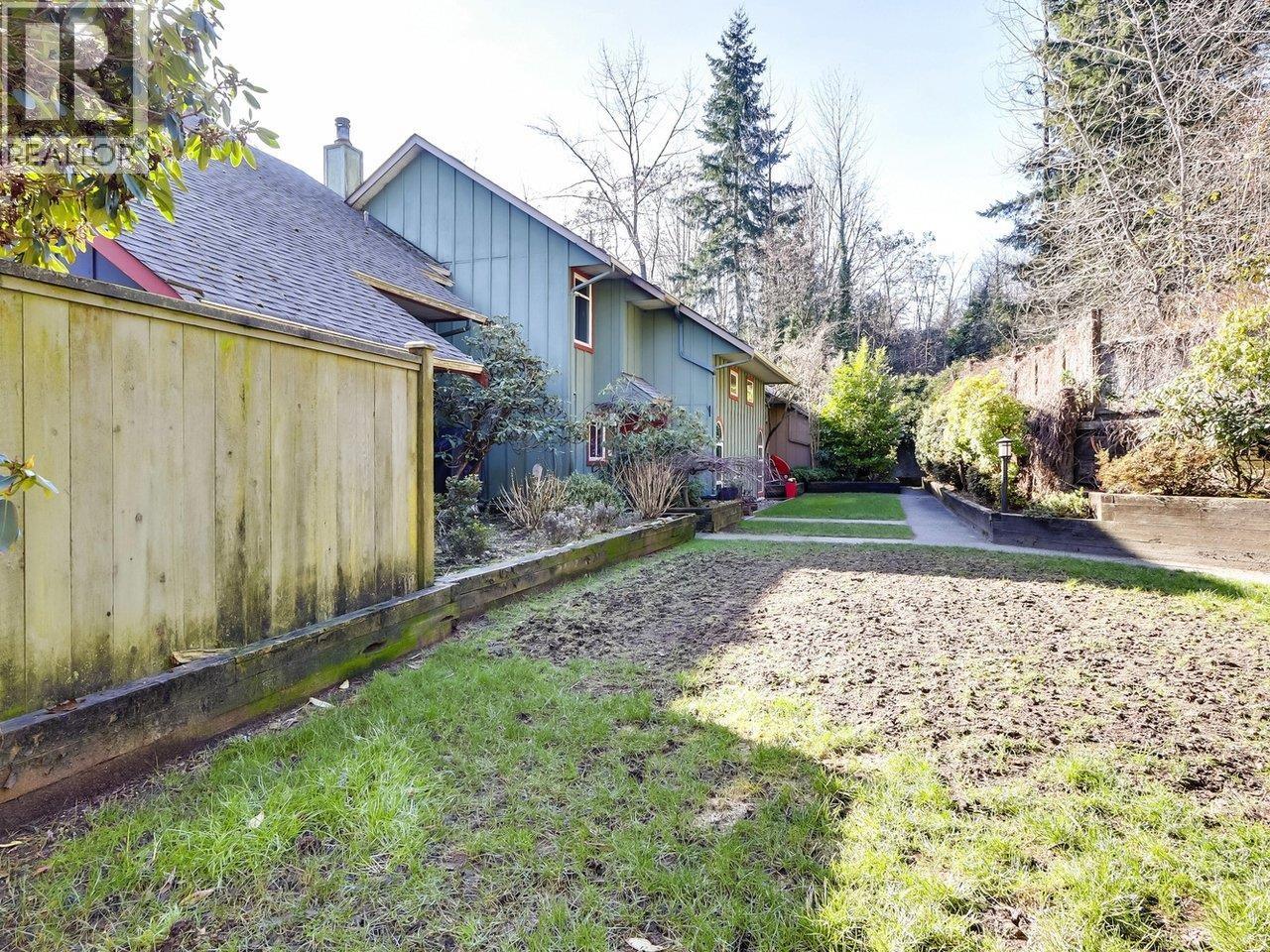 29 900 W 17TH STREET, North Vancouver