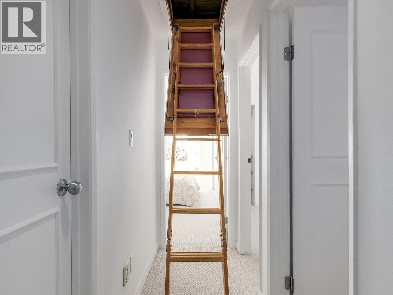 29 900 W 17TH STREET, North Vancouver