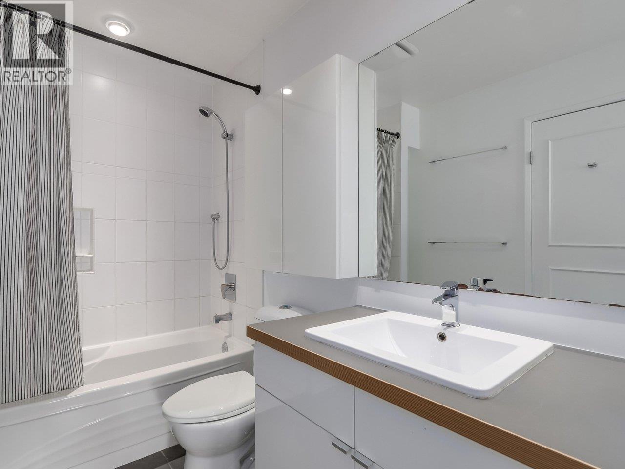 29 900 W 17TH STREET, North Vancouver