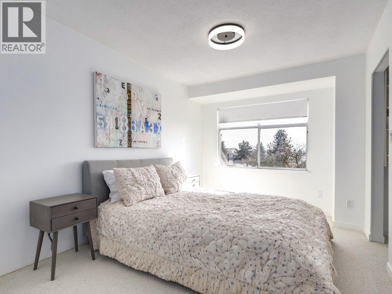 29 900 W 17TH STREET, North Vancouver