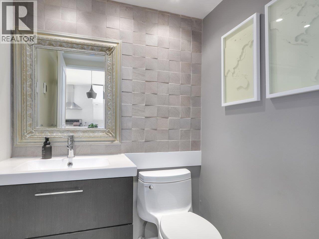 29 900 W 17TH STREET, North Vancouver