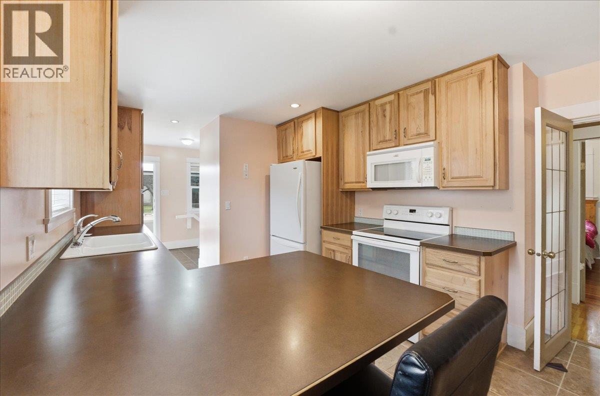 201 Ritchie Avenue, Trail