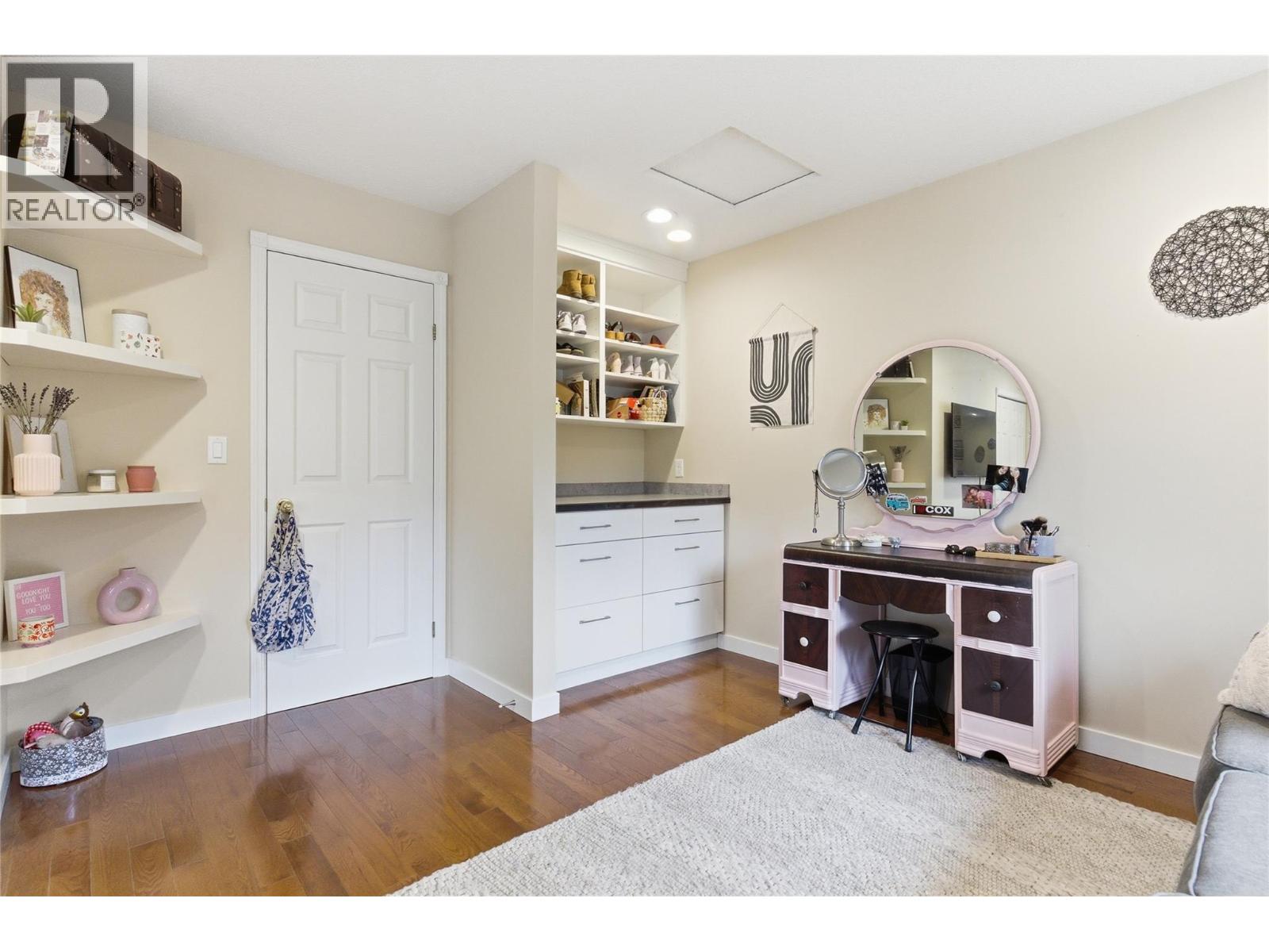 910 HEATHERTON COURT - 21