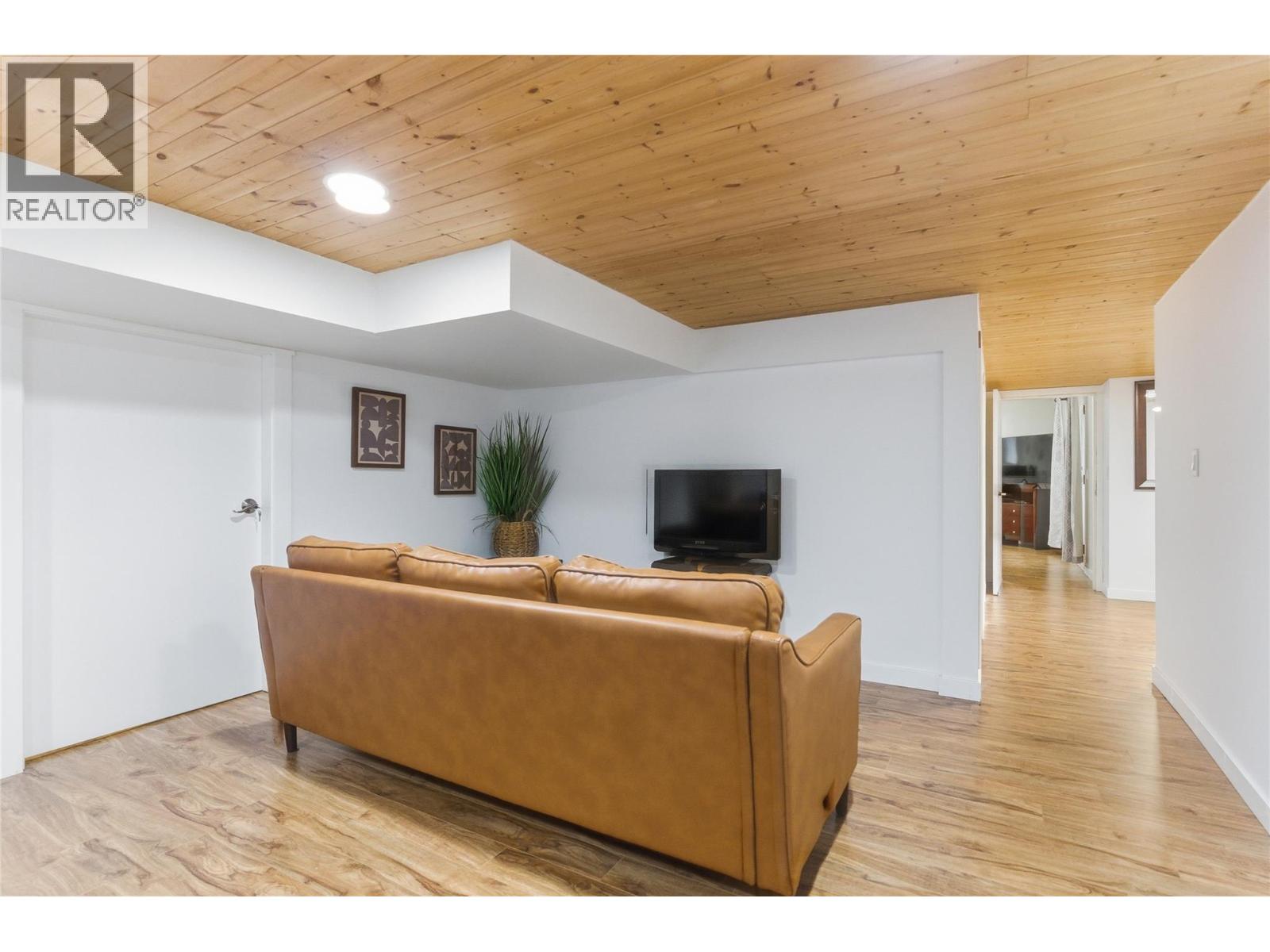 910 HEATHERTON COURT - 37