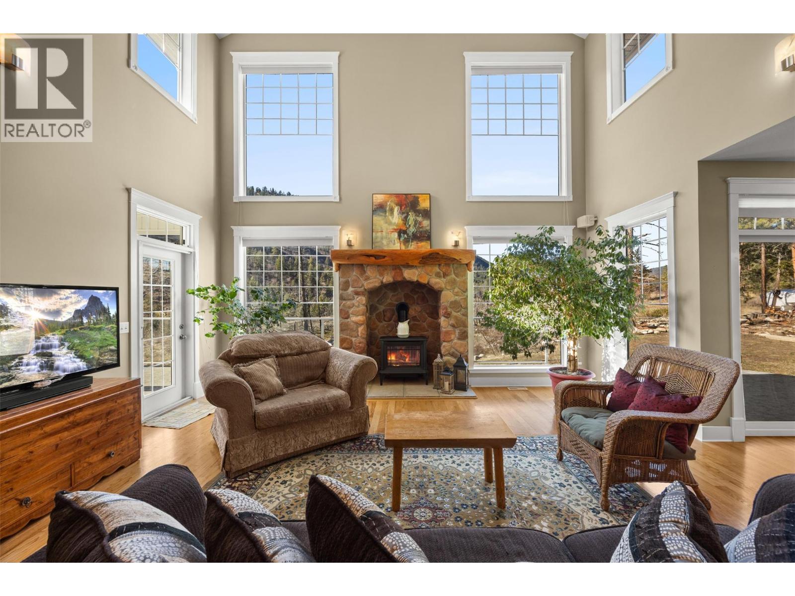 4952 Star Place, Peachland