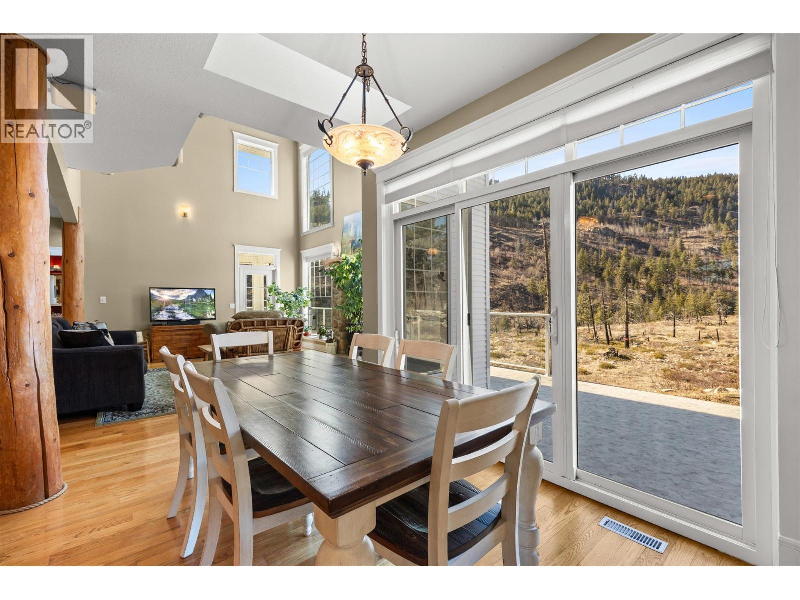 4952 Star Place, Peachland