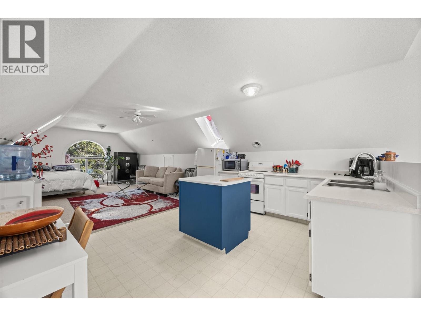 4952 Star Place, Peachland