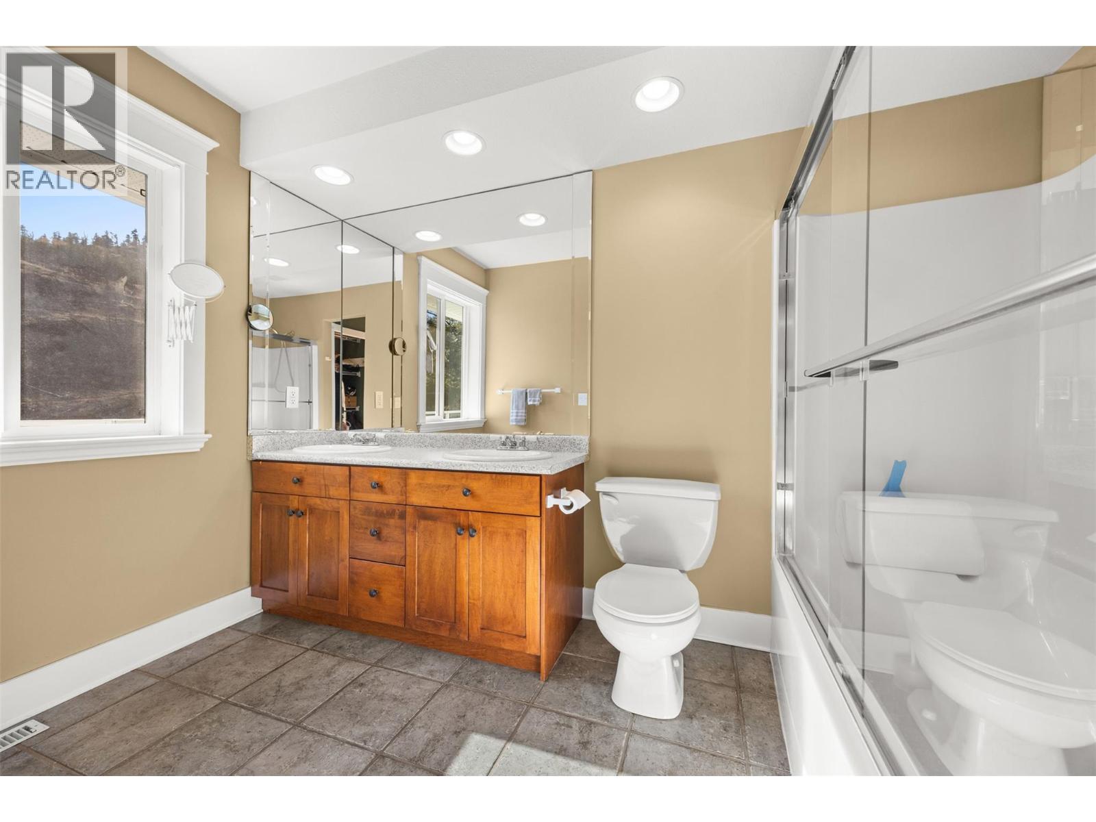 4952 Star Place, Peachland