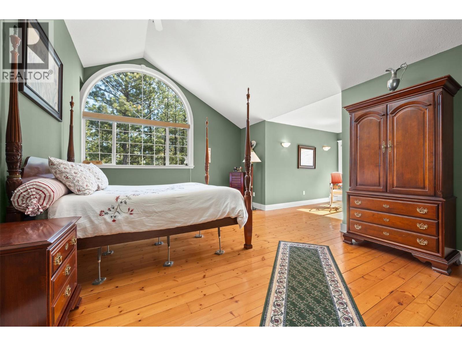 4952 Star Place, Peachland