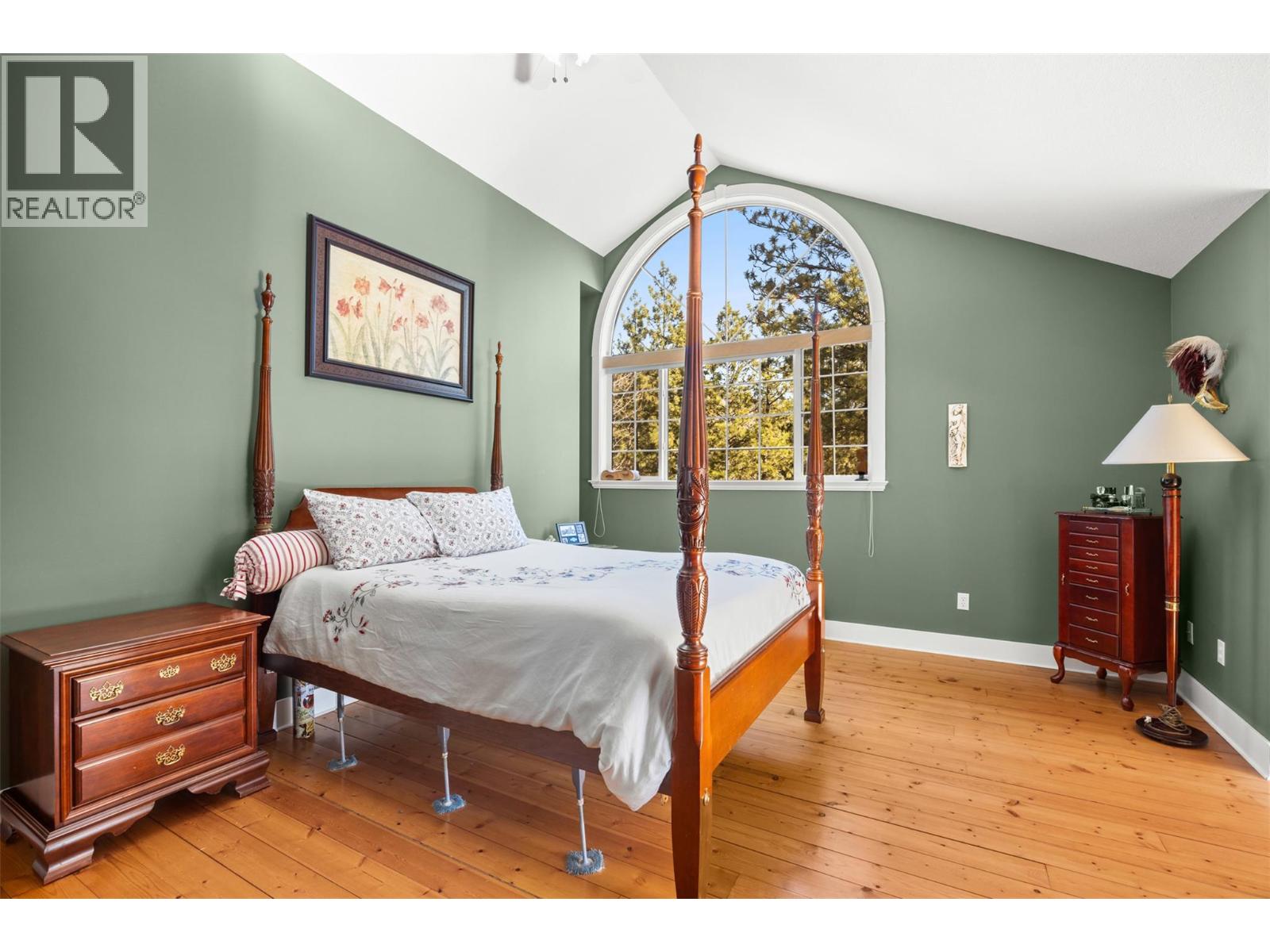 4952 Star Place, Peachland