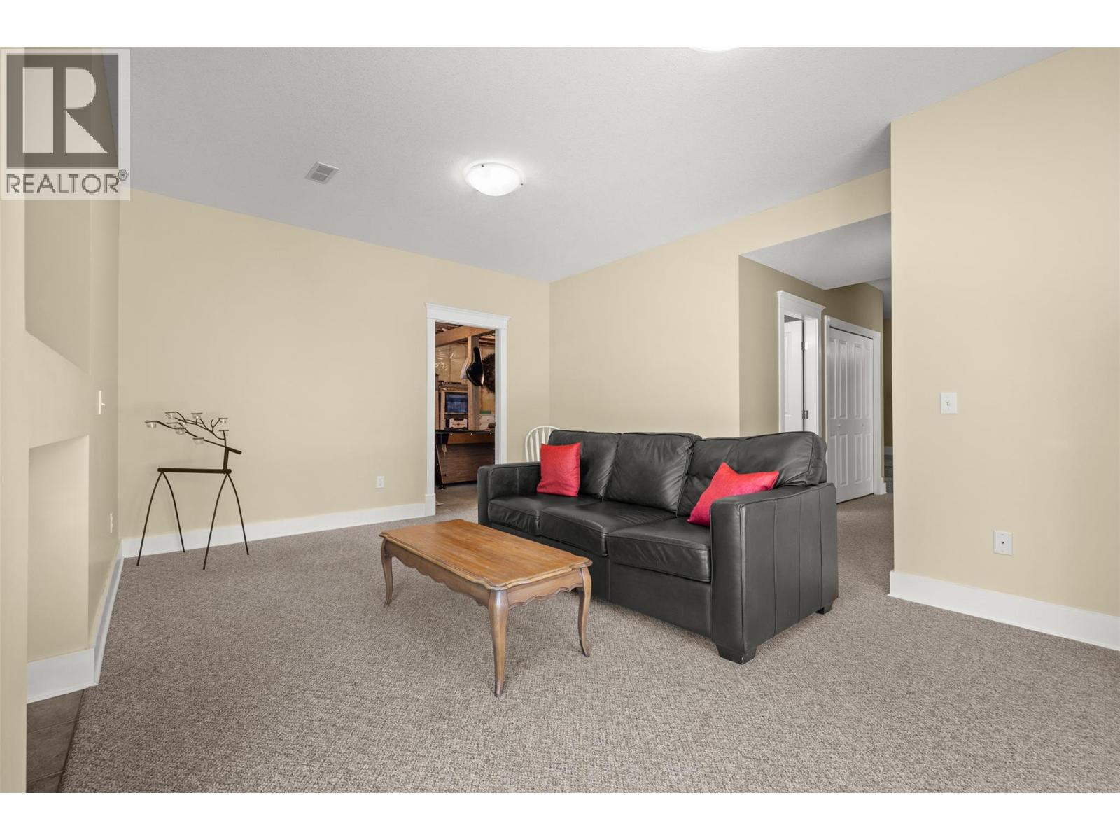 4952 Star Place, Peachland