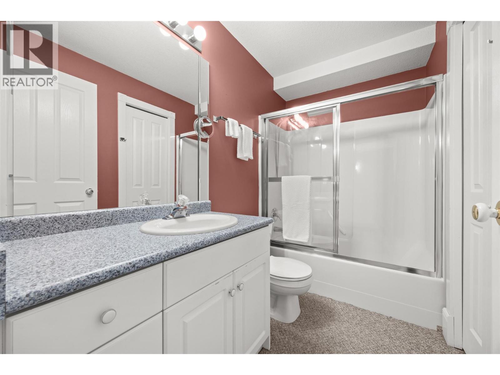 4952 Star Place, Peachland