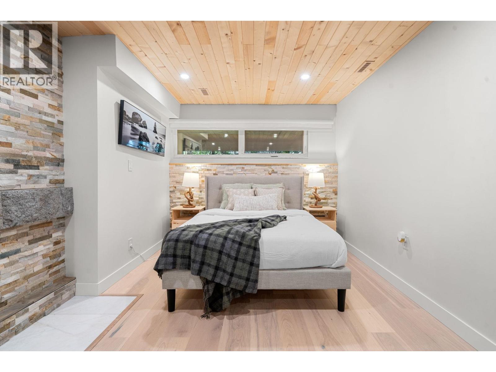867 FREDERICK ROAD, North Vancouver