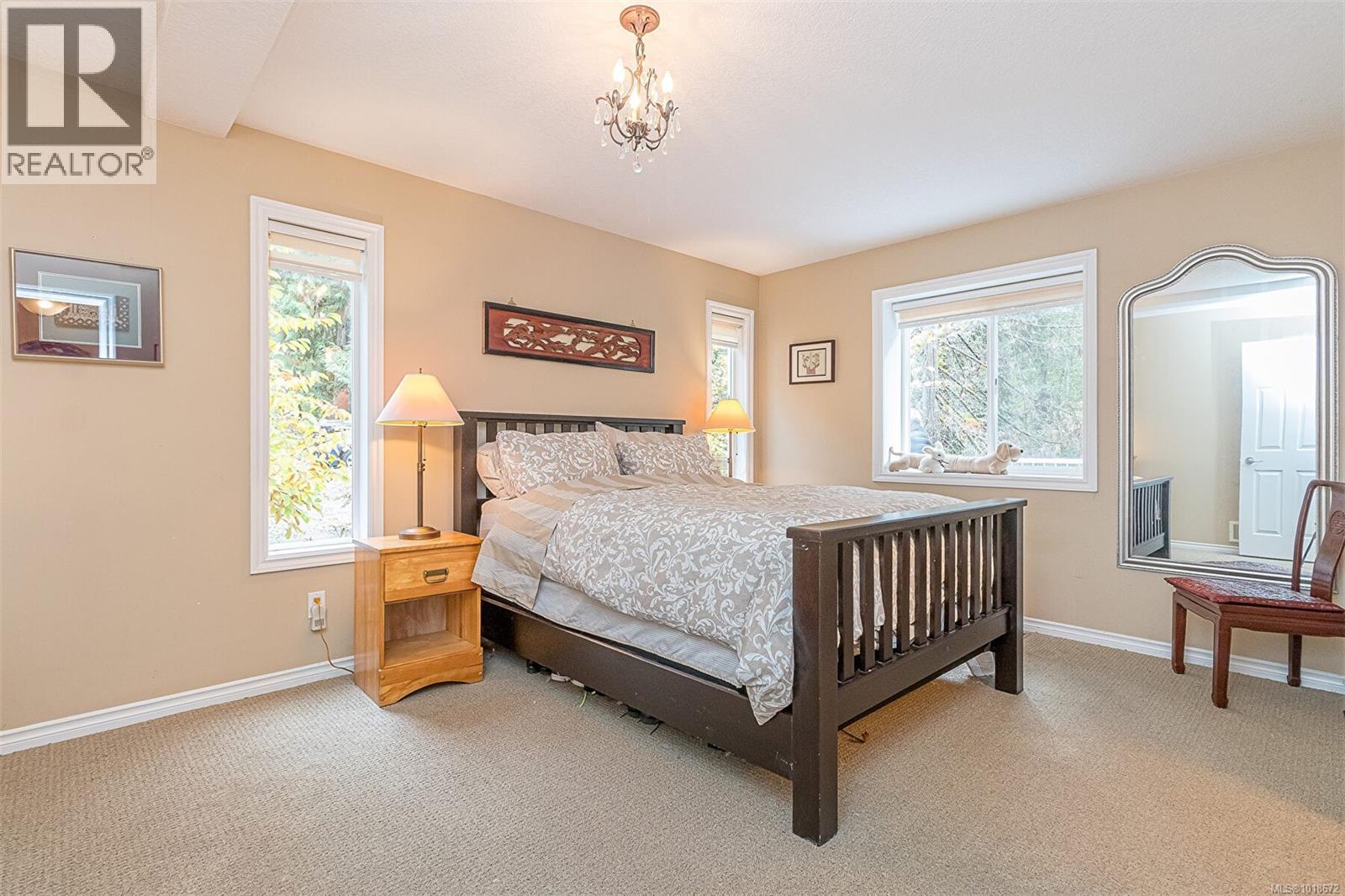 350 Dogwood Dr, Ladysmith