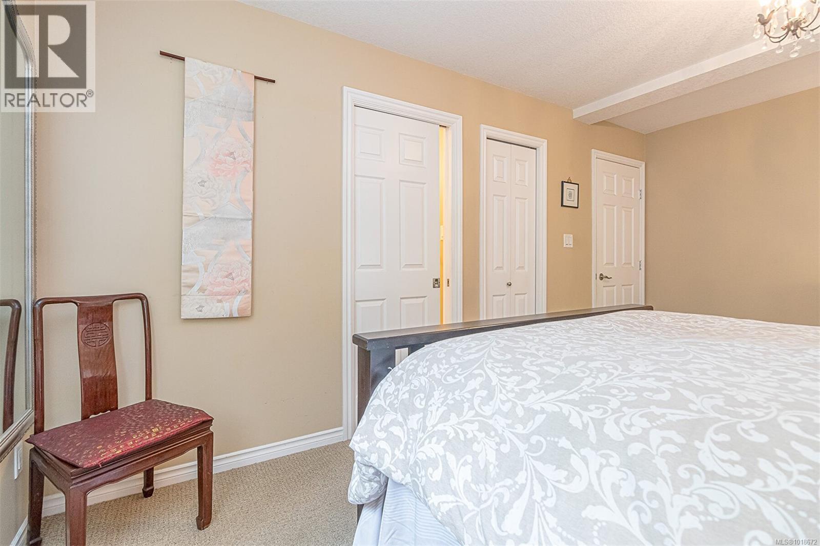 350 Dogwood Dr, Ladysmith