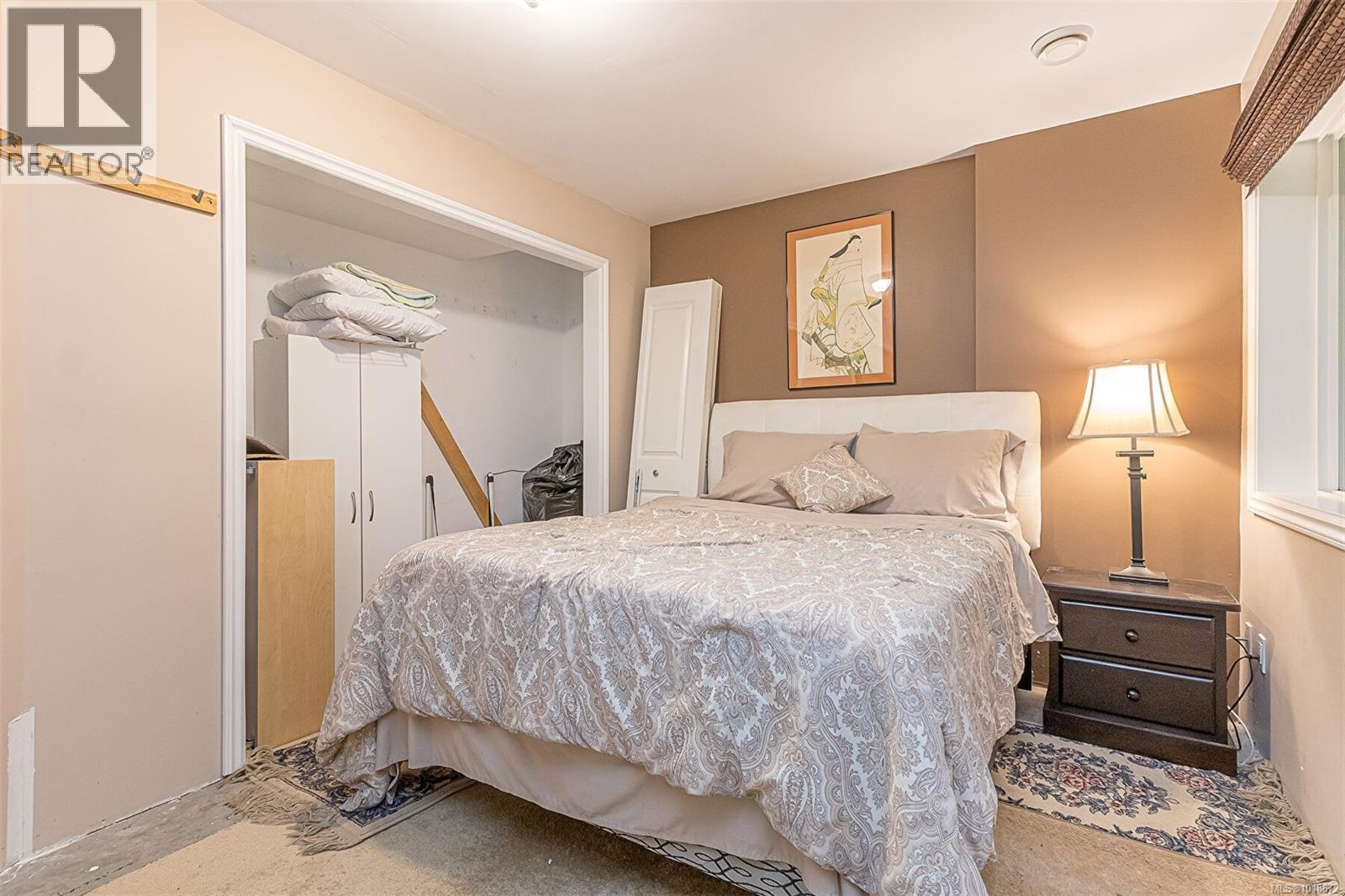 350 Dogwood Dr, Ladysmith