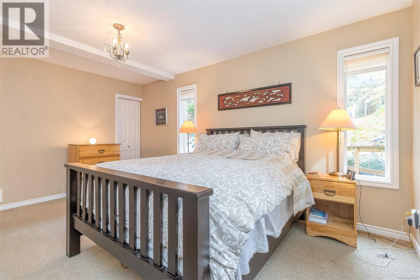 350 Dogwood Dr, Ladysmith