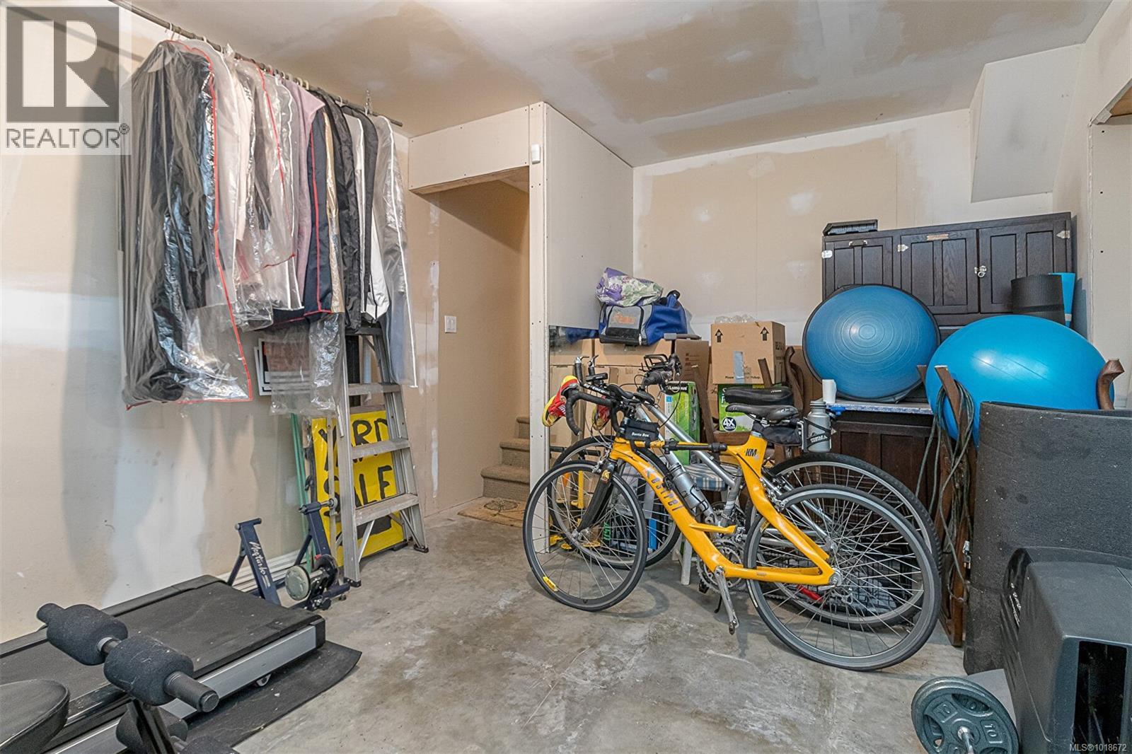 350 Dogwood Dr, Ladysmith