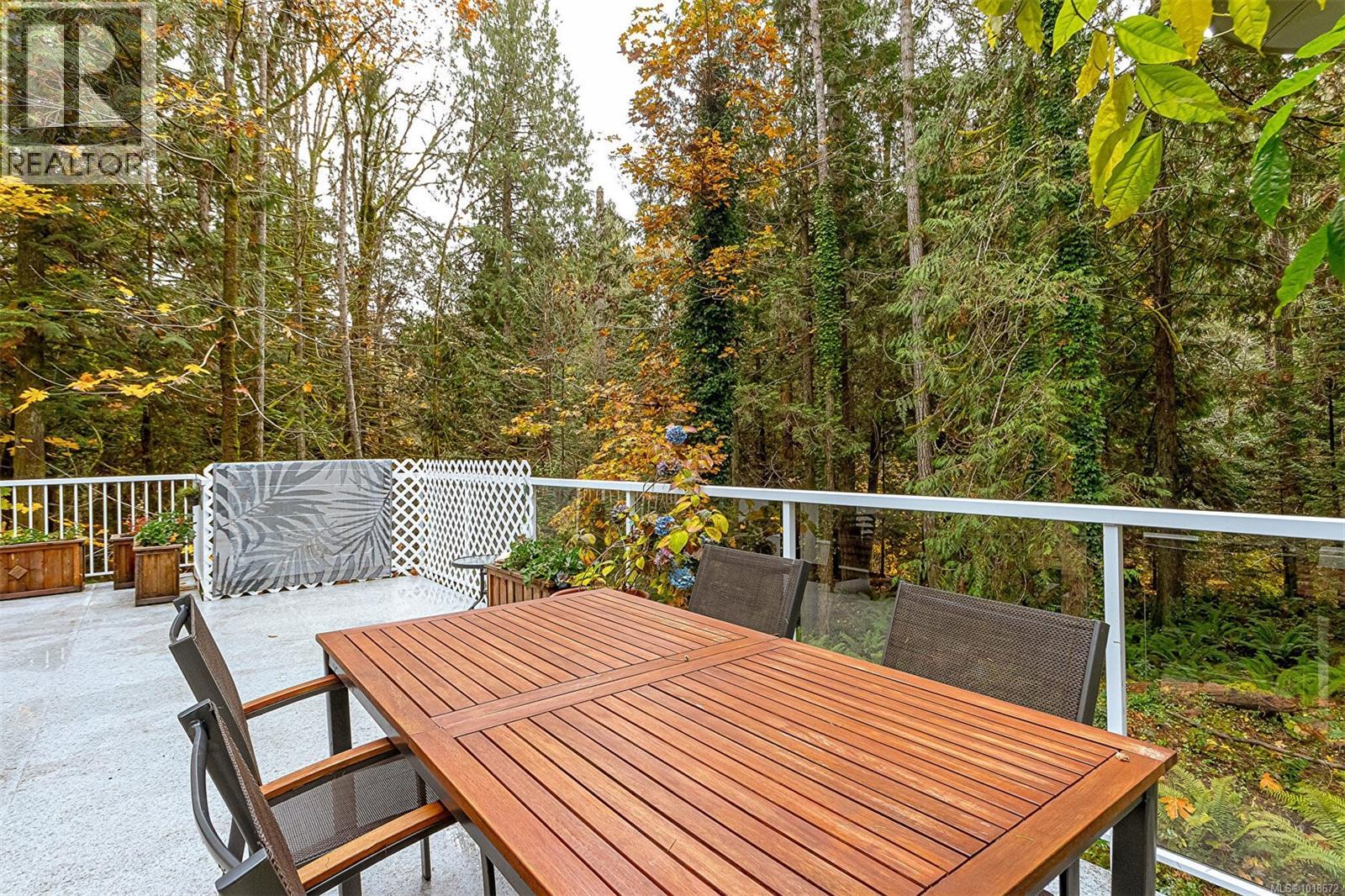 350 Dogwood Dr, Ladysmith