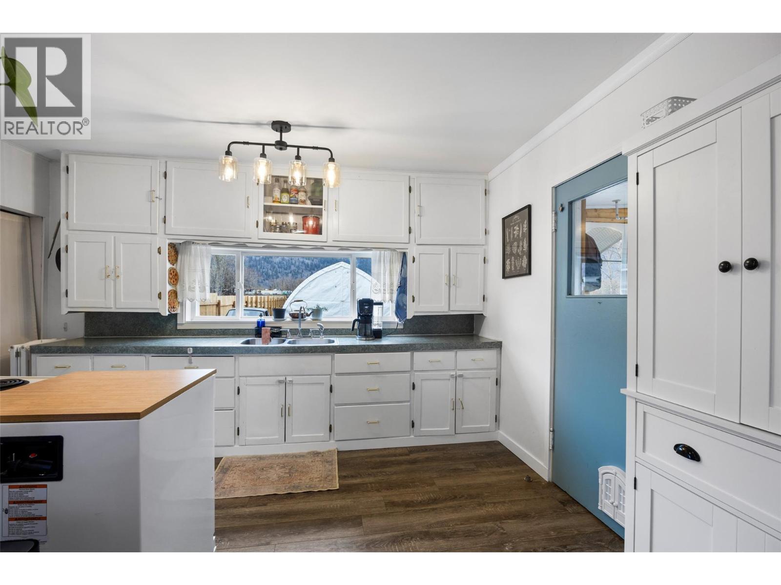 514 SHUSWAP Avenue, Chase