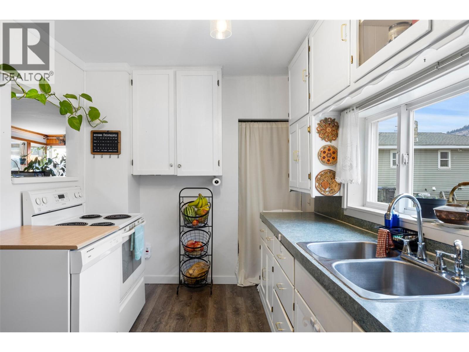 514 SHUSWAP Avenue, Chase