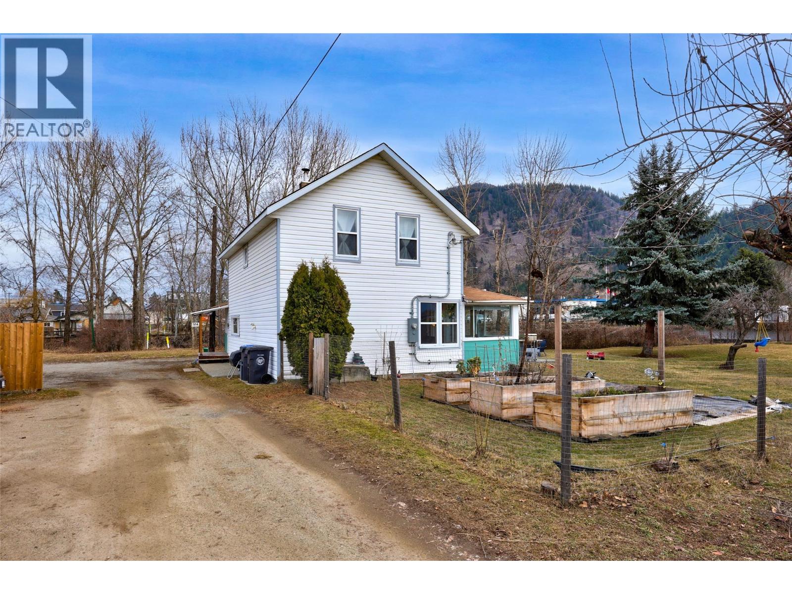 514 SHUSWAP Avenue, Chase