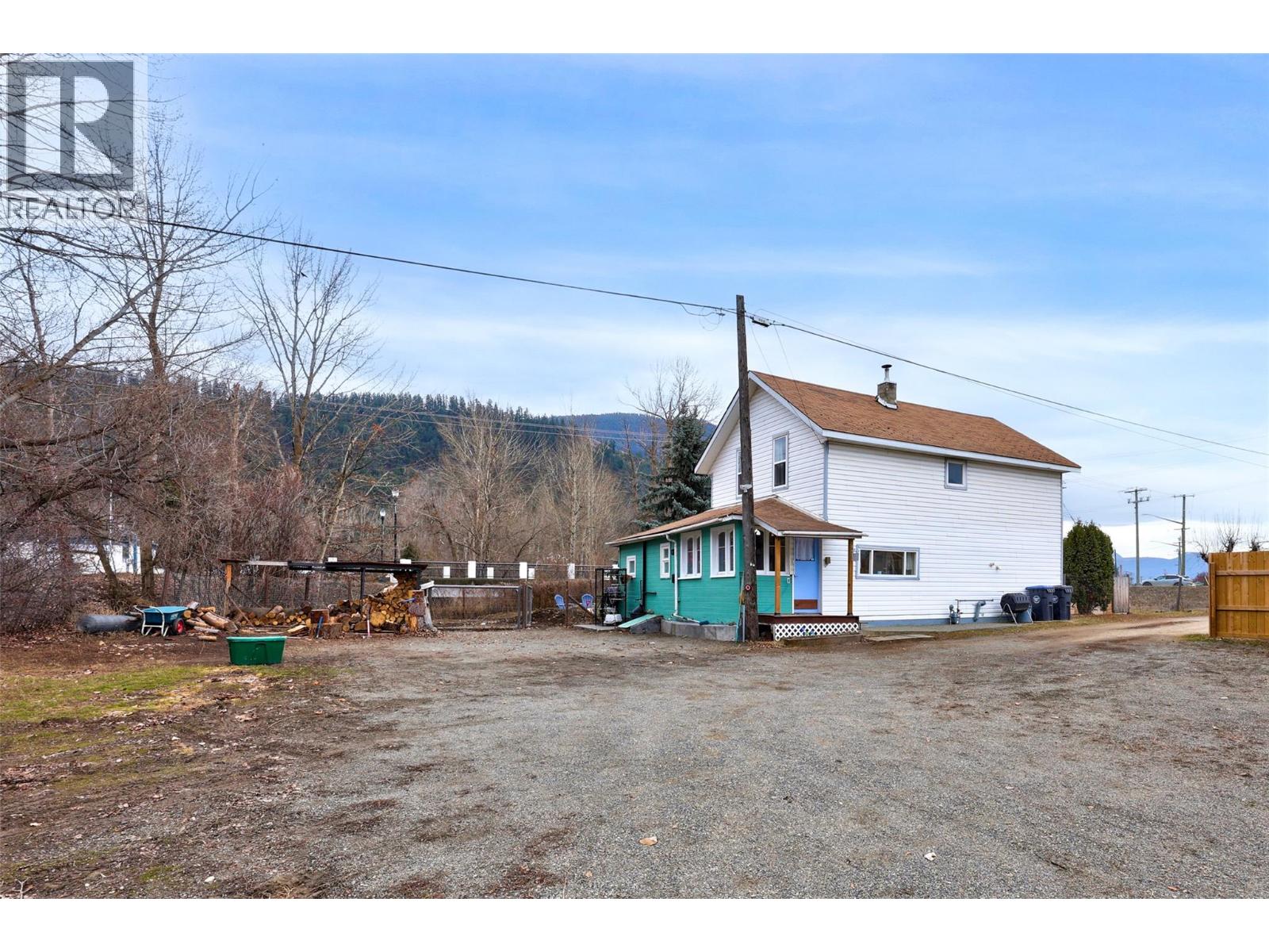 514 SHUSWAP Avenue, Chase