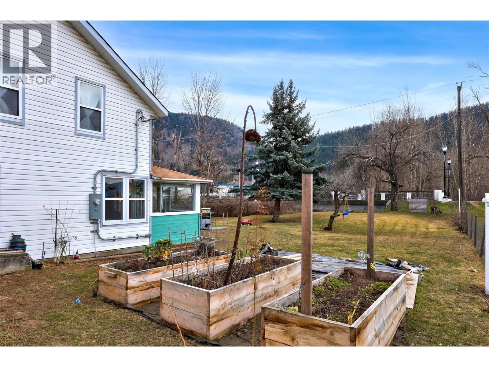 514 SHUSWAP Avenue, Chase