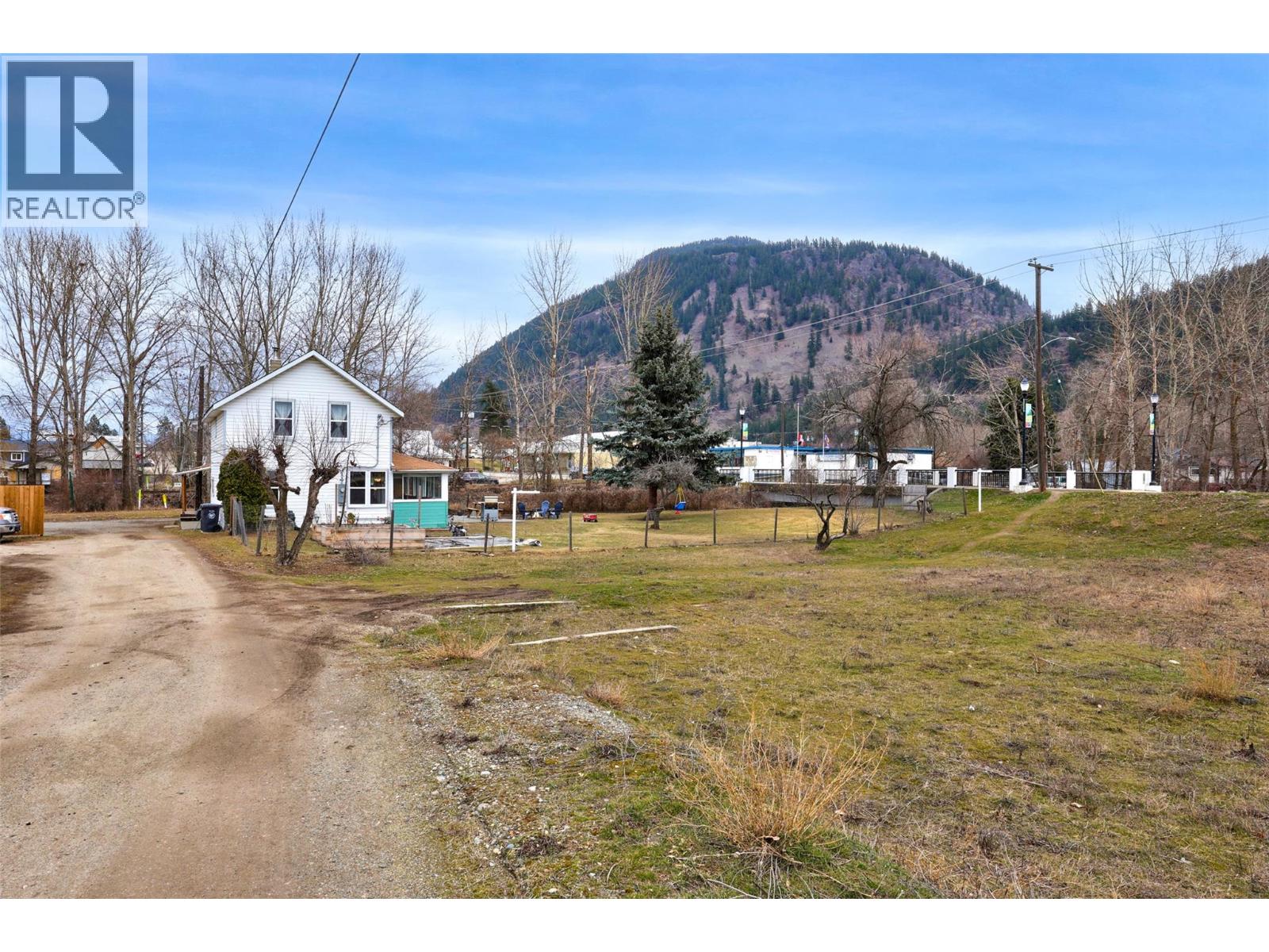 514 SHUSWAP Avenue, Chase