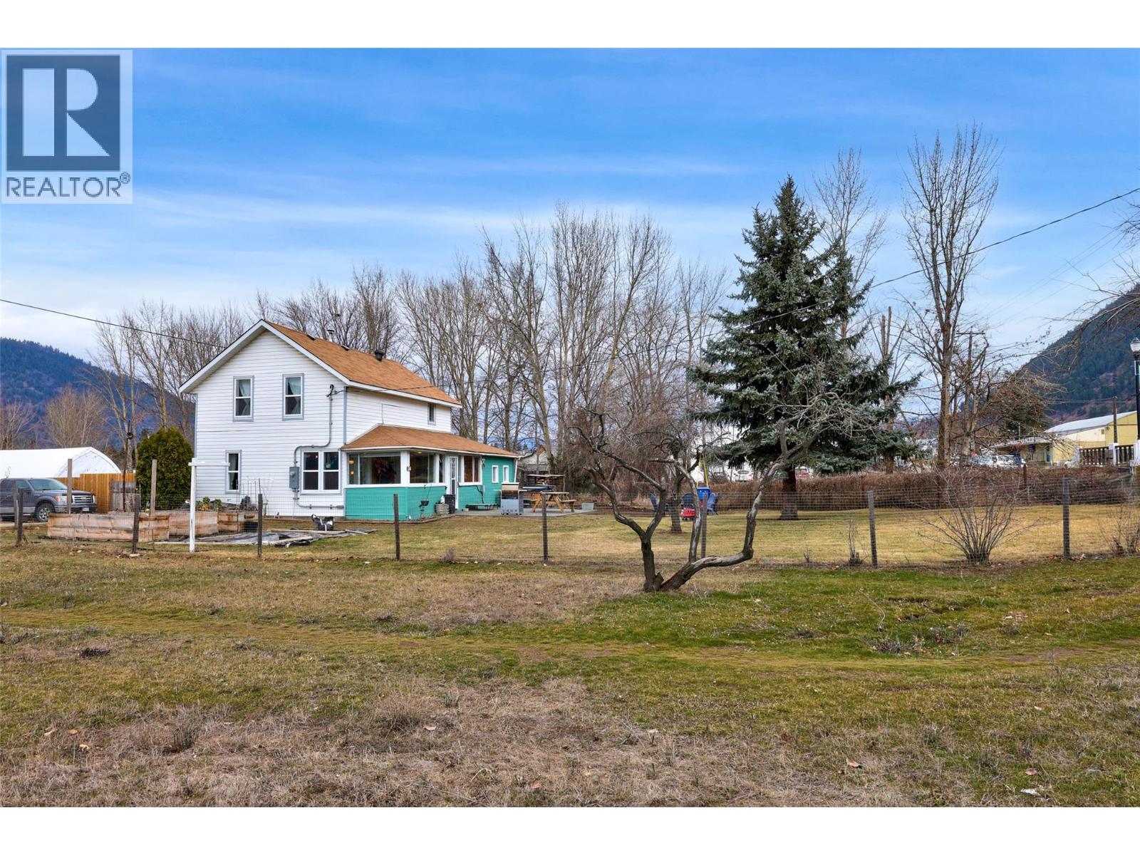 514 SHUSWAP Avenue, Chase