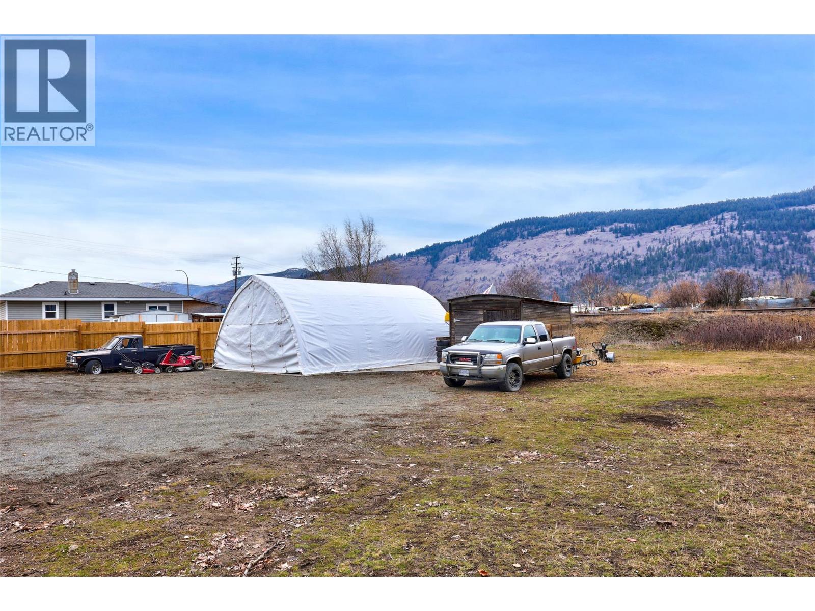 514 SHUSWAP Avenue, Chase