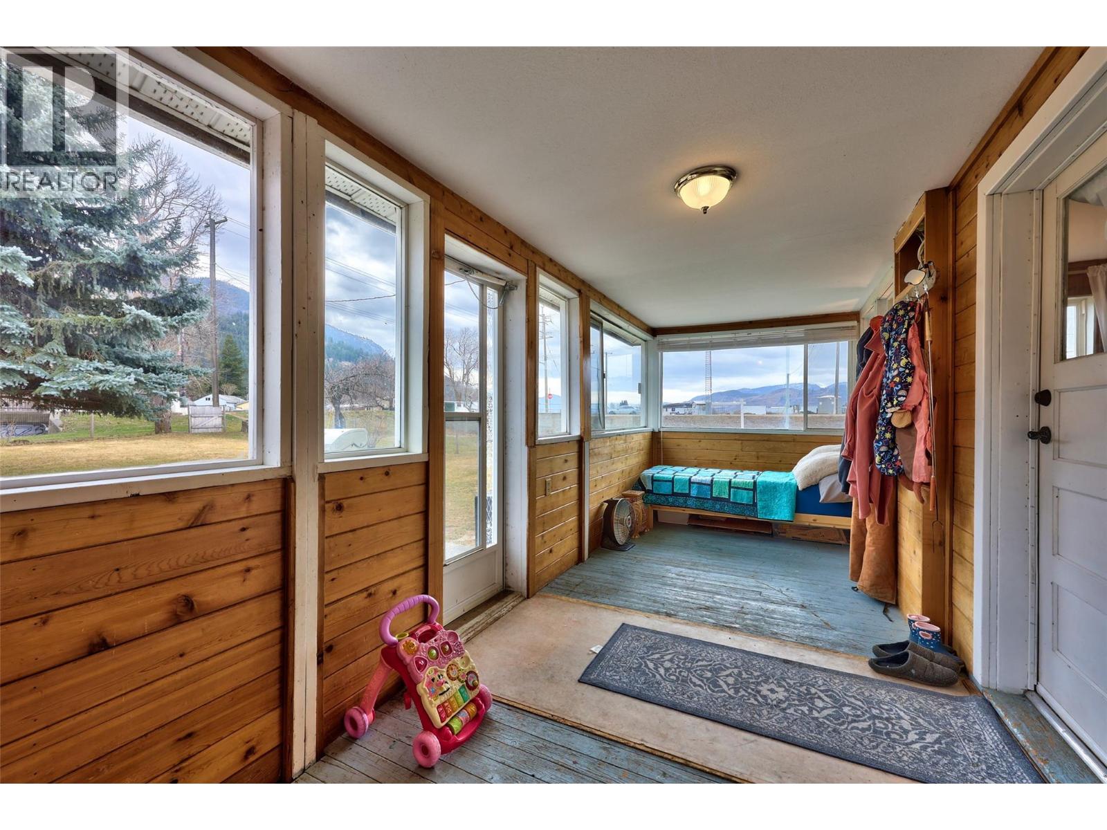 514 SHUSWAP Avenue, Chase