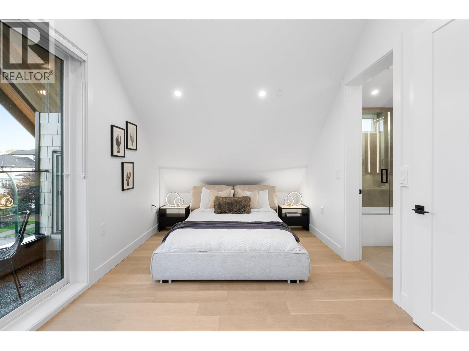 1 2435 NAPIER STREET, Vancouver