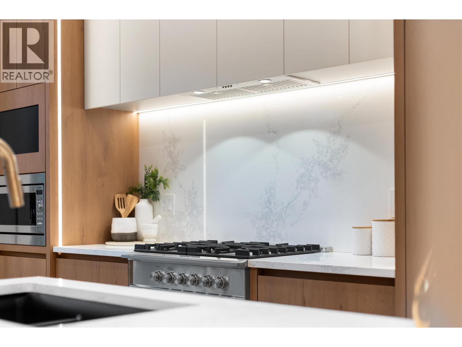 1 2435 NAPIER STREET, Vancouver