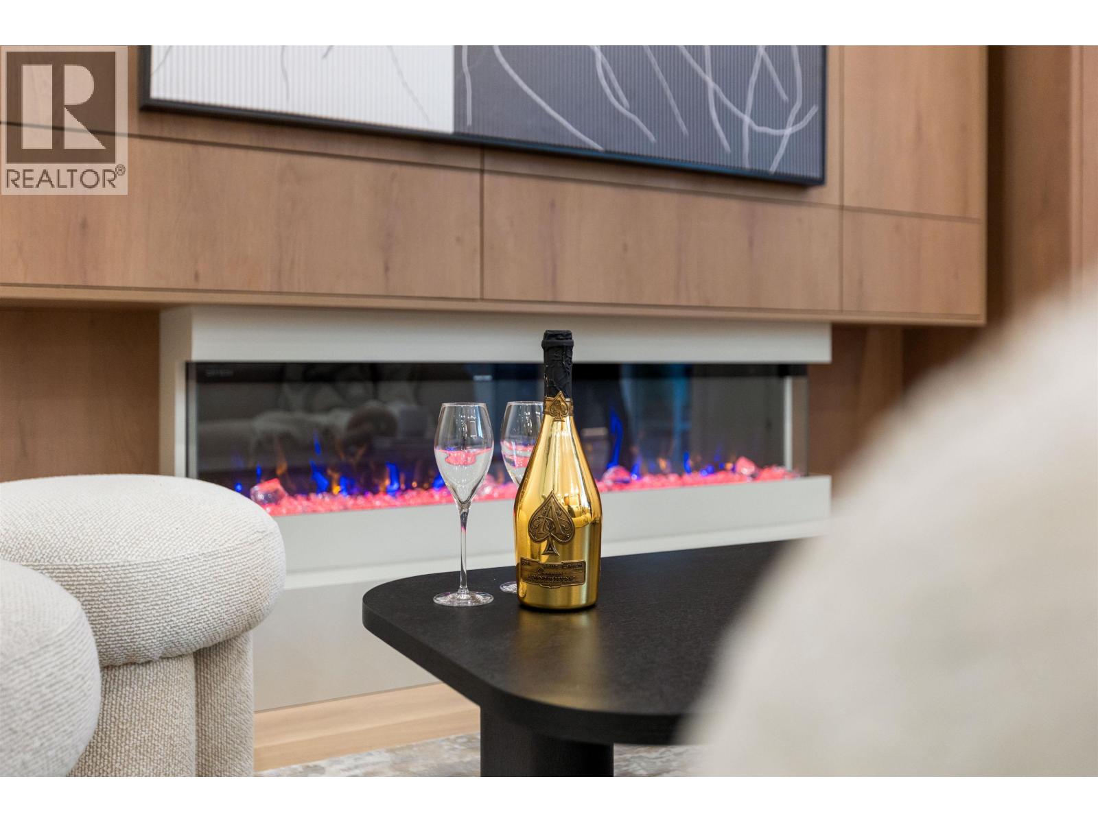 1 2435 NAPIER STREET, Vancouver