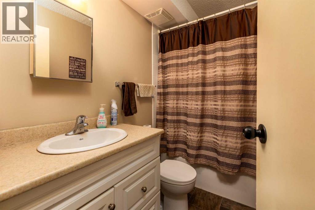 #1-6, 5502 49 AVENUE - 11