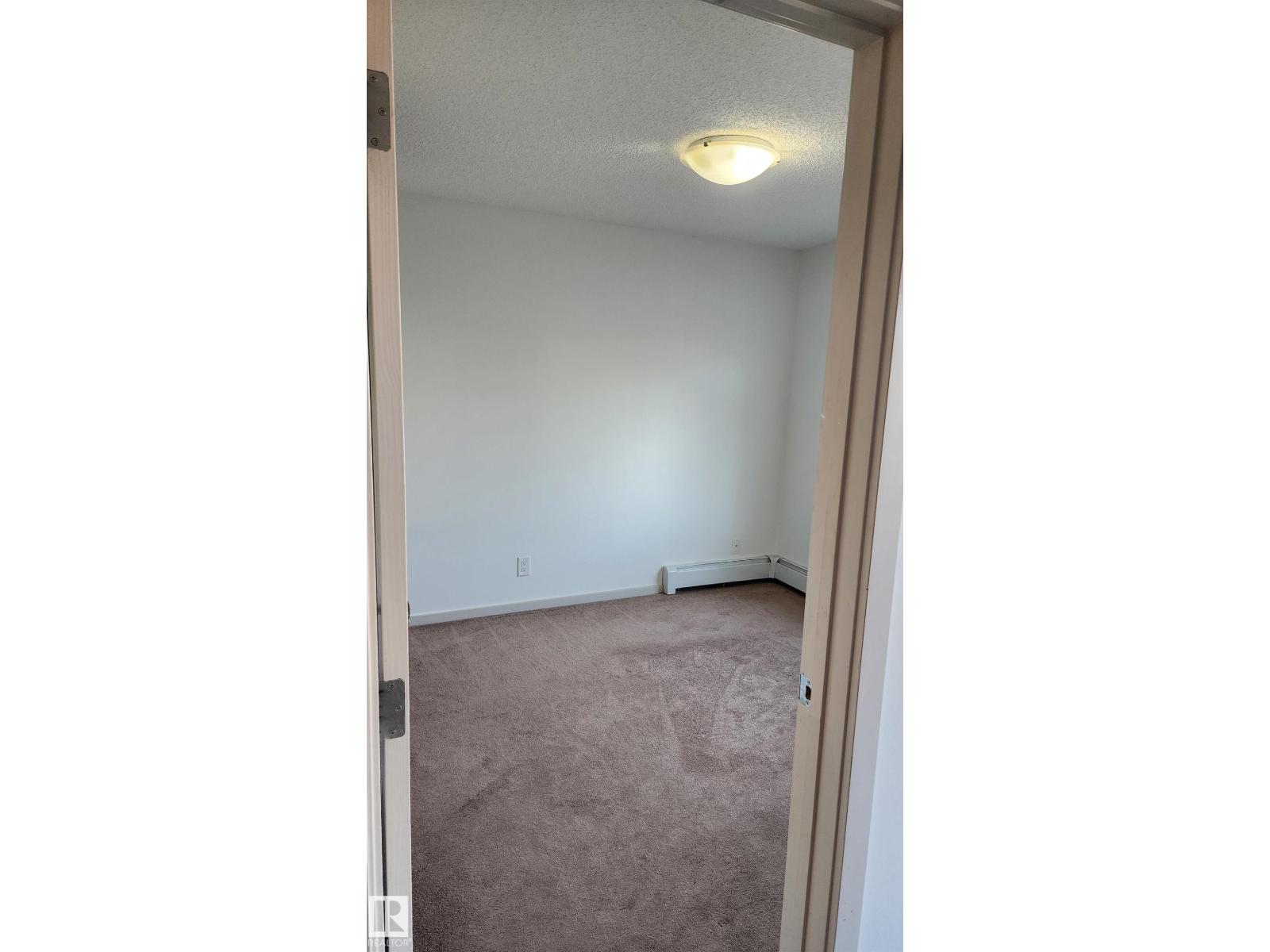 #413 5521 7 AV SW - 17