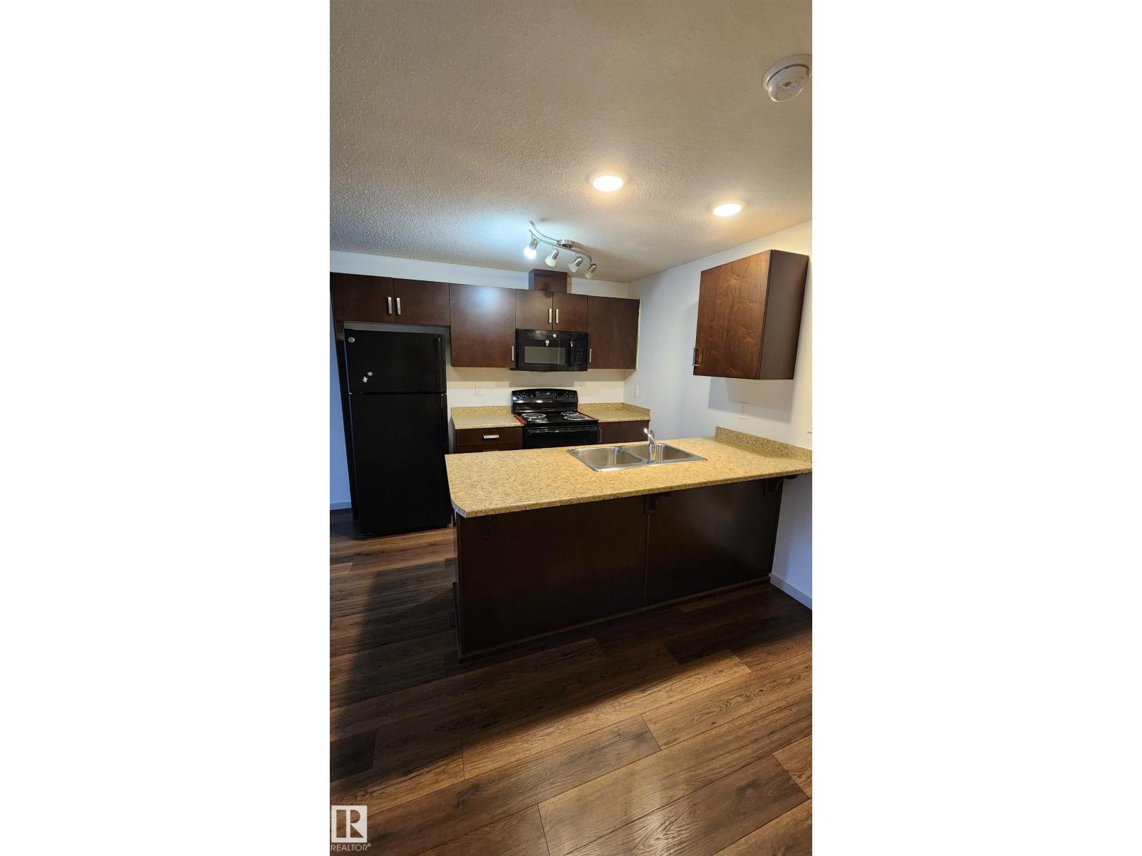 #413 5521 7 AV SW - 8