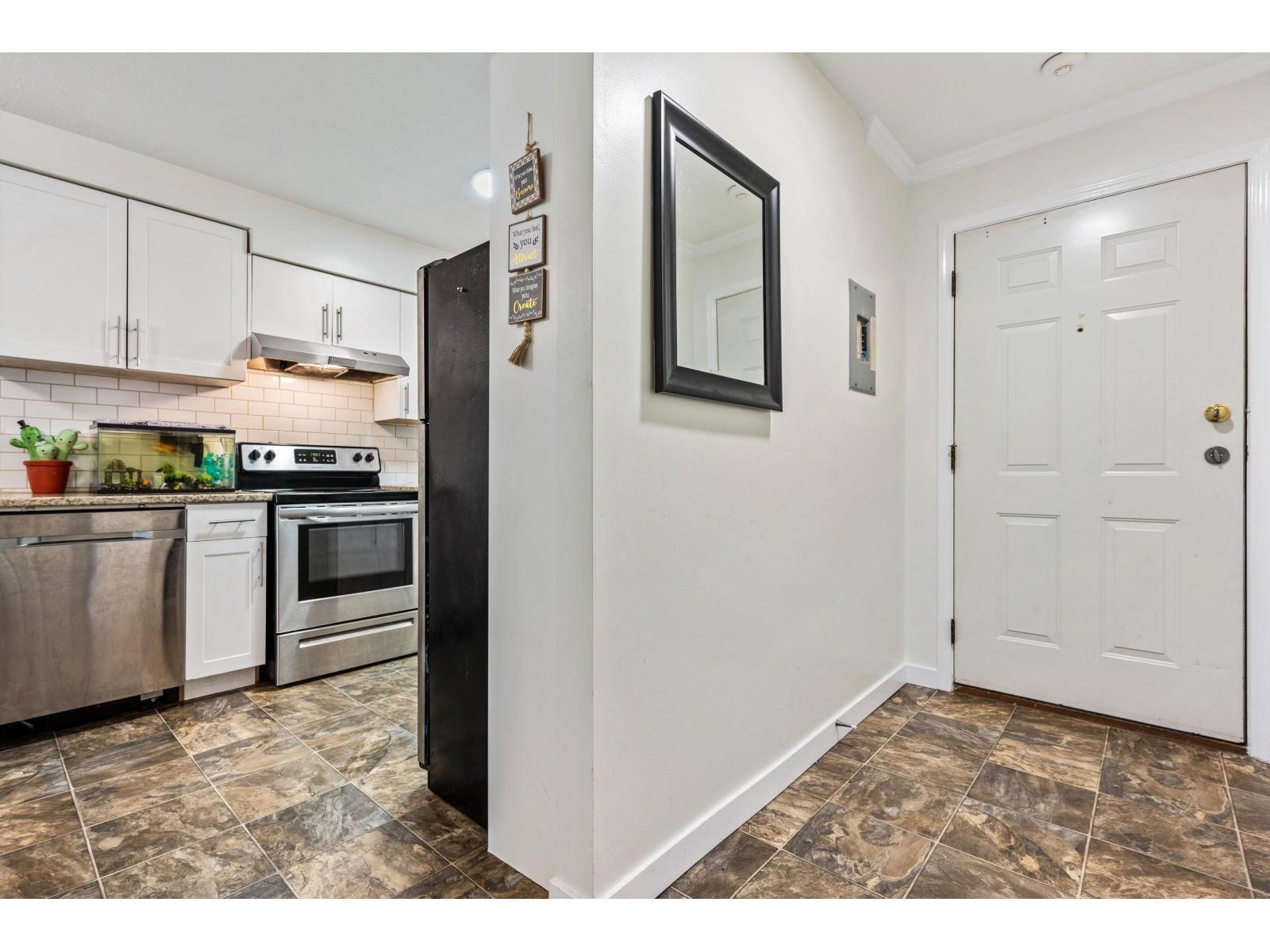 207 7435 SHAW Avenue - photo 2