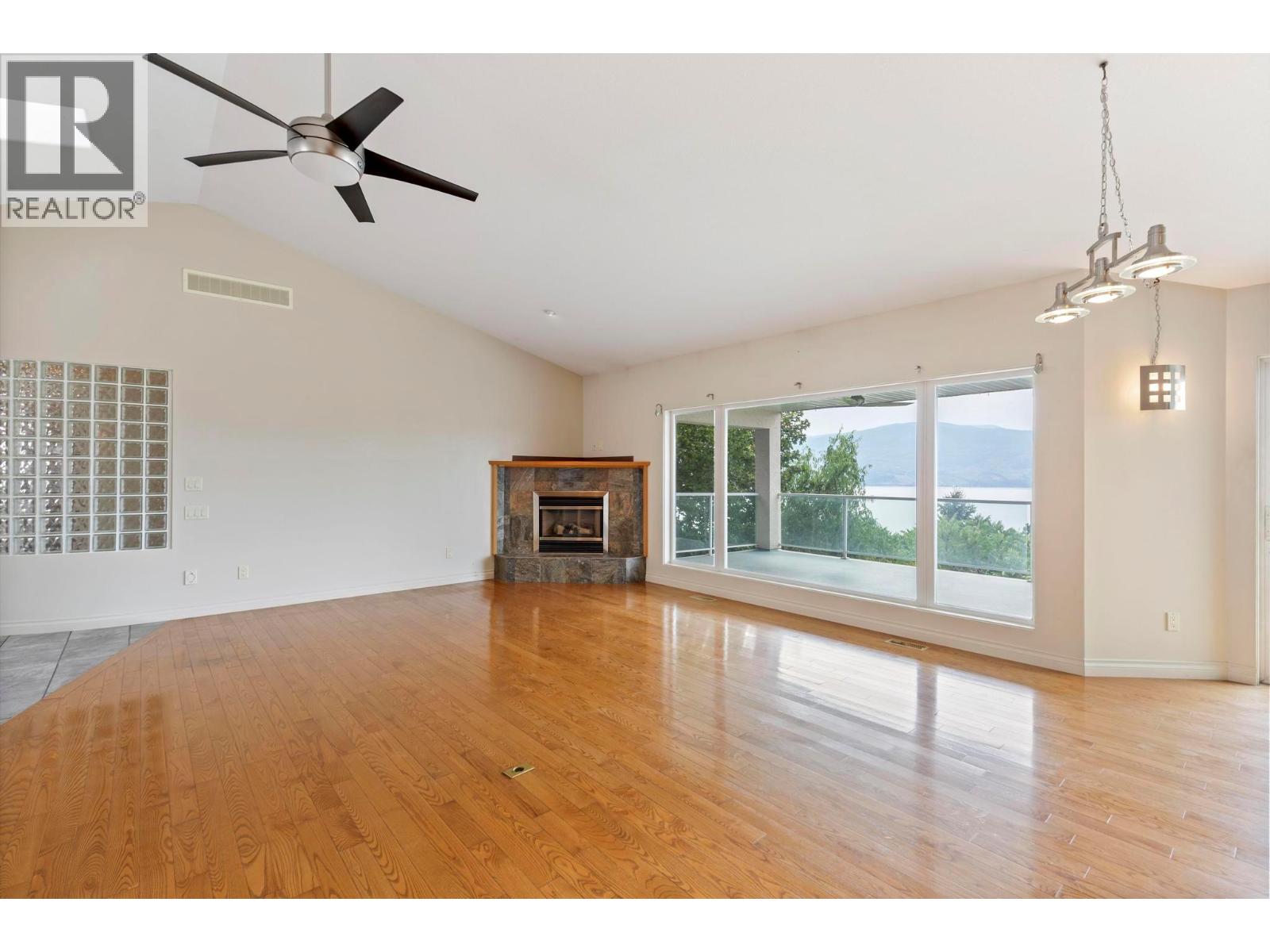  1569 Gregory Road, West Kelowna