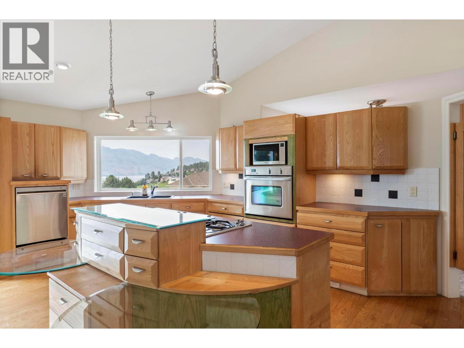  1569 Gregory Road, West Kelowna