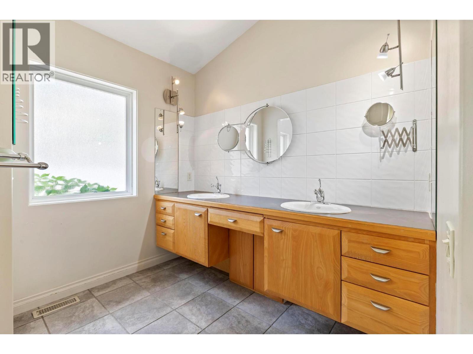  1569 Gregory Road, West Kelowna