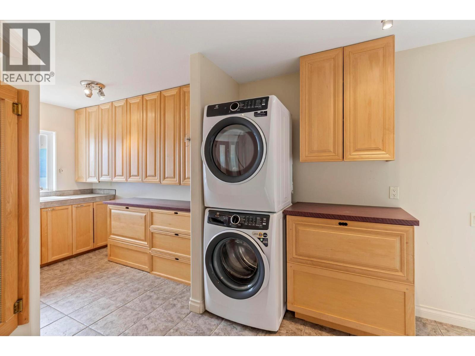  1569 Gregory Road, West Kelowna