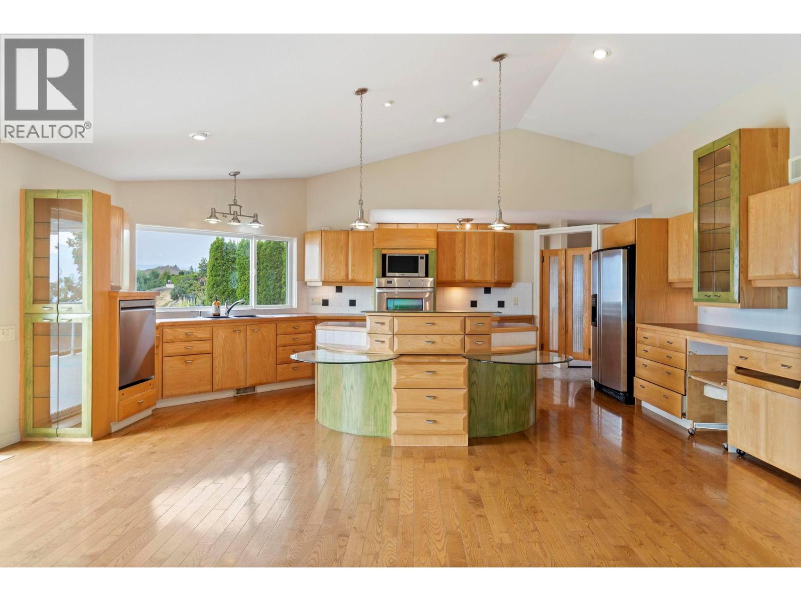  1569 Gregory Road, West Kelowna